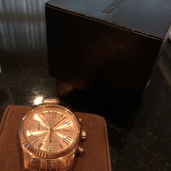 New Micheal Kors Rose Gold Blush Watch for Women - Picture 3 of 4
